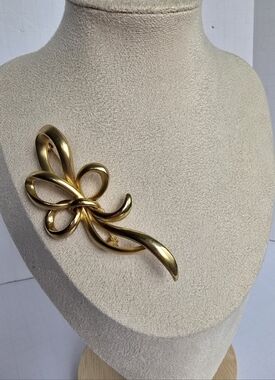 Vintage 80s Gold Ribbon Bow Brooch Shiny Matte